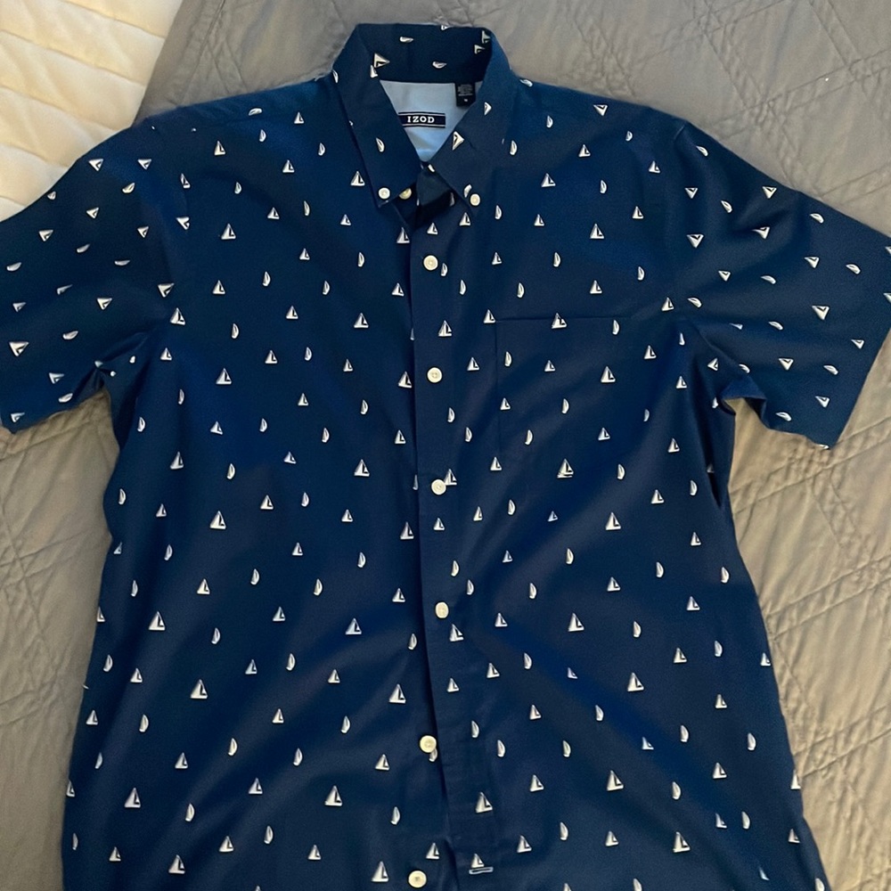Men’s Izod Short Sleeve Button Down Size Medium